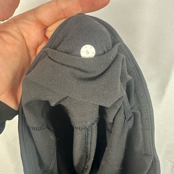 Lululemon Womens Size 6 Speed Tight Solid Black Reflective Pockets - Picture 8 of 9